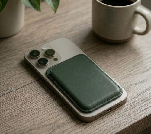 Pocketka ZELENÁ – MagSafe peněženka v minimalistickém designu